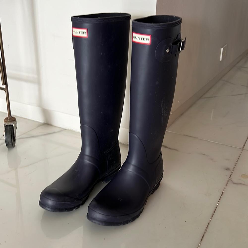 Hunter Wellie Rain boots in Navy Size 9 great condition!!!